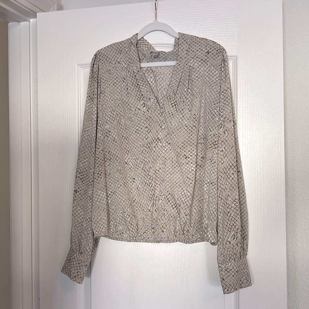 📦 Calvin Klein Women’s Snake Skin Print Blouse